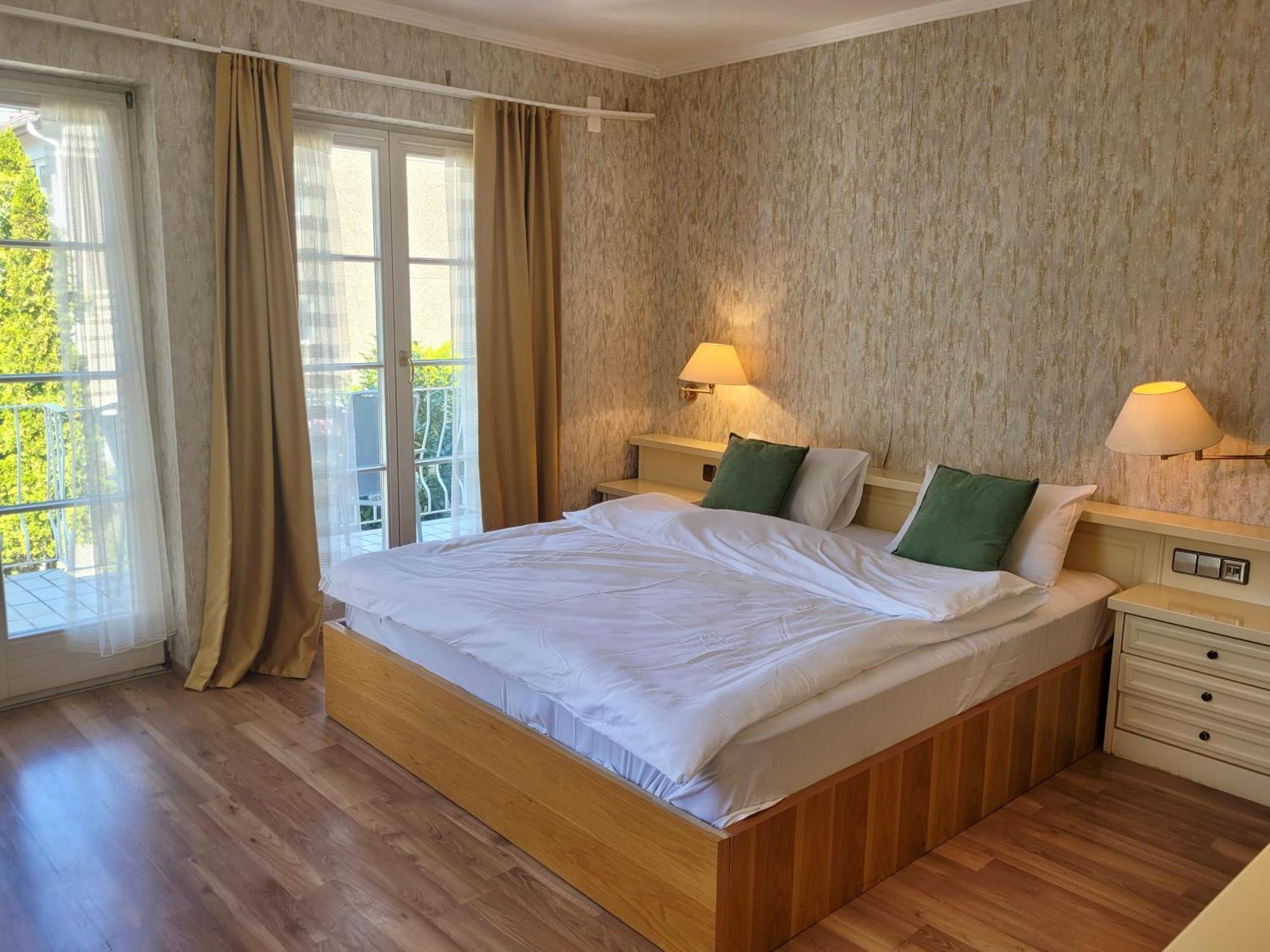 See-Hotel Seeschau - Direkt Am Bodenseeufer Райхенау Экстерьер фото